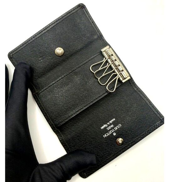Louis Vuitton Other - Louis Vuitton Vintage Taiga 4 Key Holder Black Leather Silver Hardware Authentic